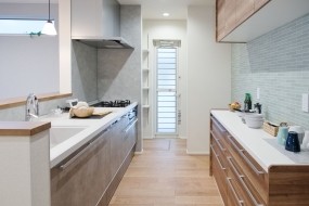 D棟　キッチンの奥にはパントリー生活感を隠せます。