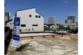 東公道より土地を見た現地写真