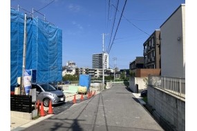 現地写真　北側をみて撮影しました。道路の公員幅は6ｍです。 