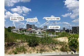 撮影位置はH区画の前の道路より撮影しました。周辺施設が一望でき見通しの良い立地です。