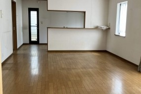 LDK/キッチン奥には勝手口があります。
