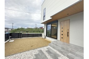 (A棟)南庭より西方向を方向を見た写真