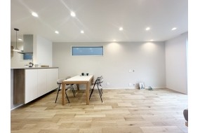 （D棟）リビングの壁には壁掛けテレビ用の配管を準備しています。空間をスッキリと使って頂きたい配慮です。