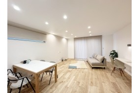 （D棟）　リビング、ダイニング、ワークスペースの配置は家族のコミュニケーションしやすい様に配慮。