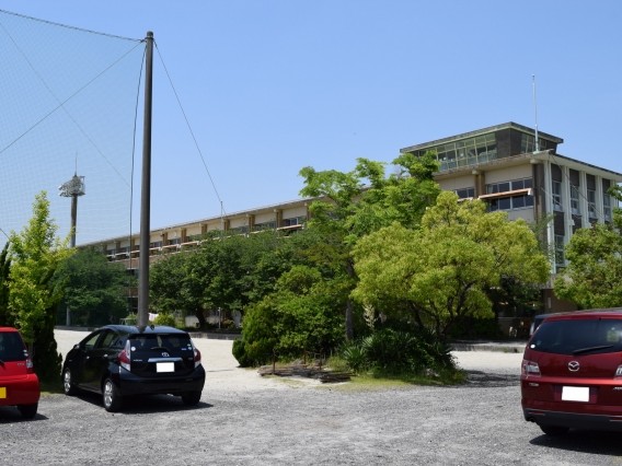 市立旭中学校（徒歩約１４分）