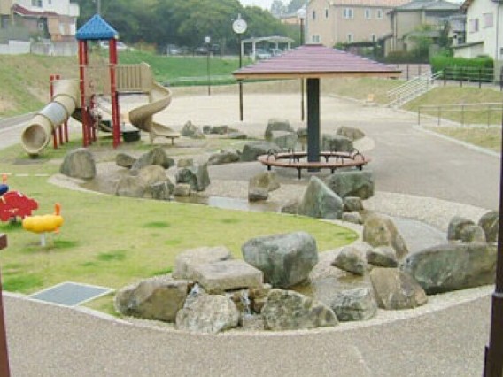 柏井北公園：徒歩2分（160ｍ）