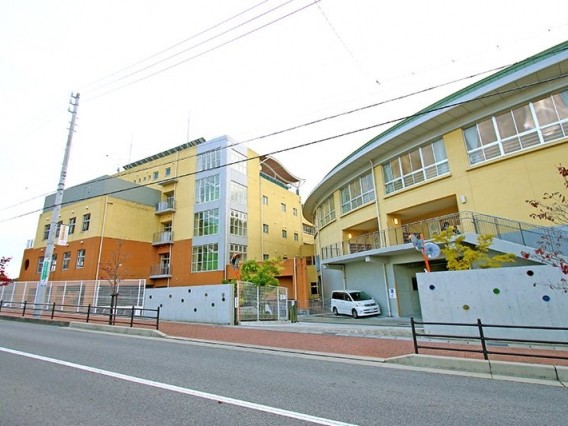 日進市立赤池小学校　徒歩15分(1200ｍ)